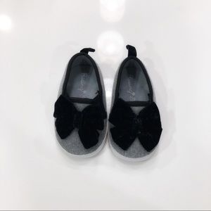Velvet bow baby shoes